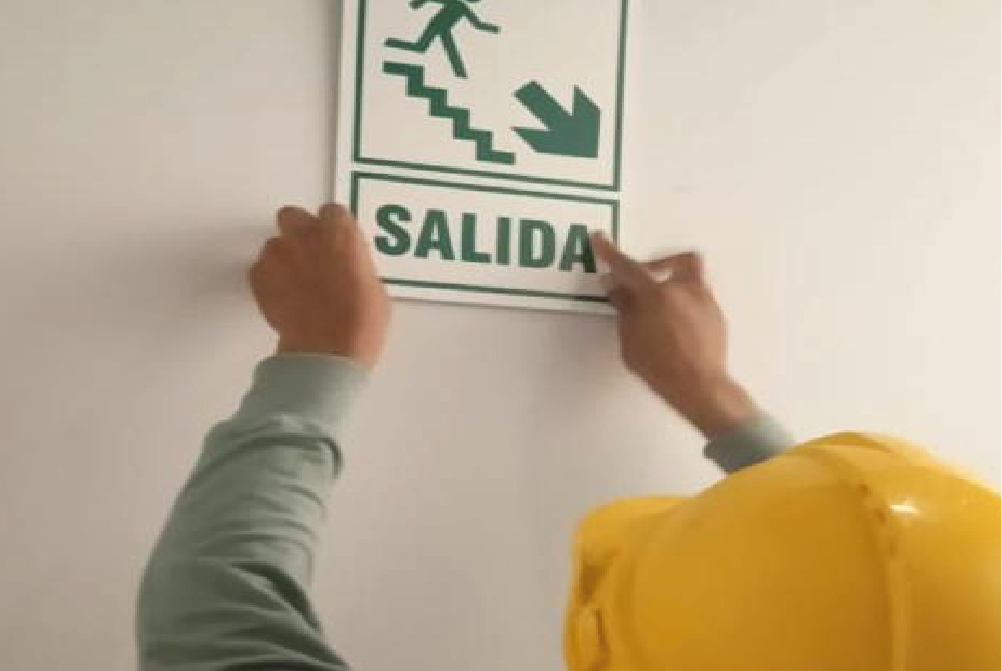 Señales de auxilio necesarias en el lugar de trabajo